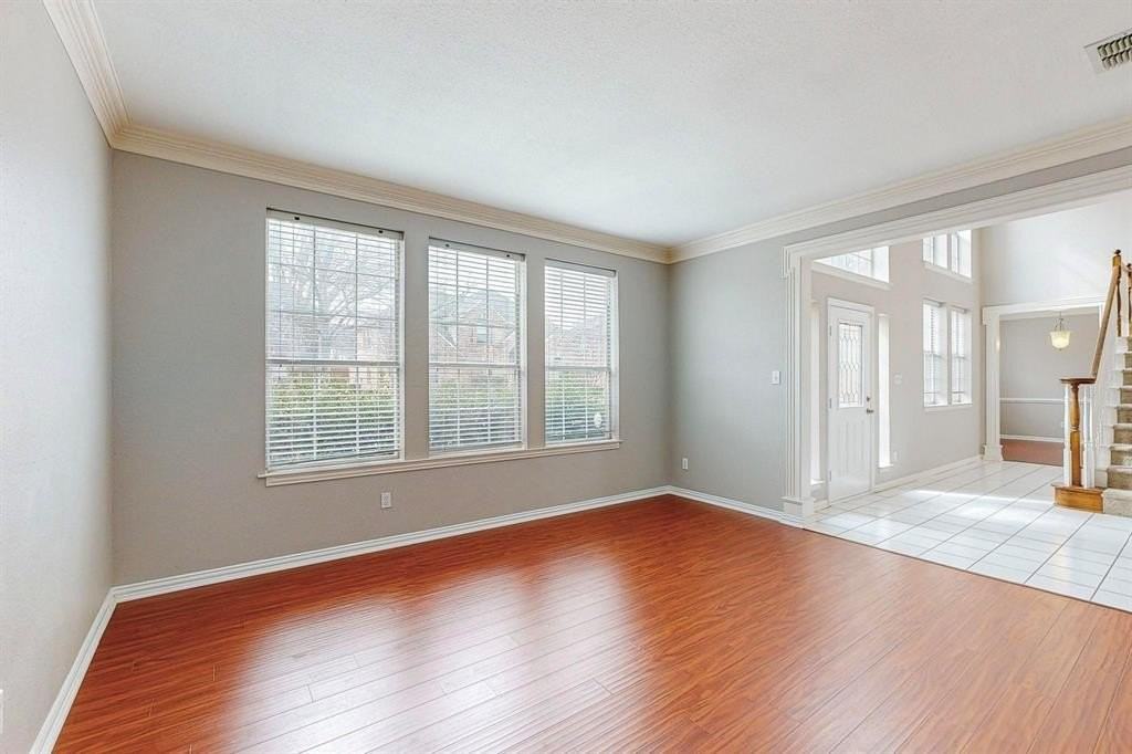 4017 Carmichael Dr - Photo 3 of 32