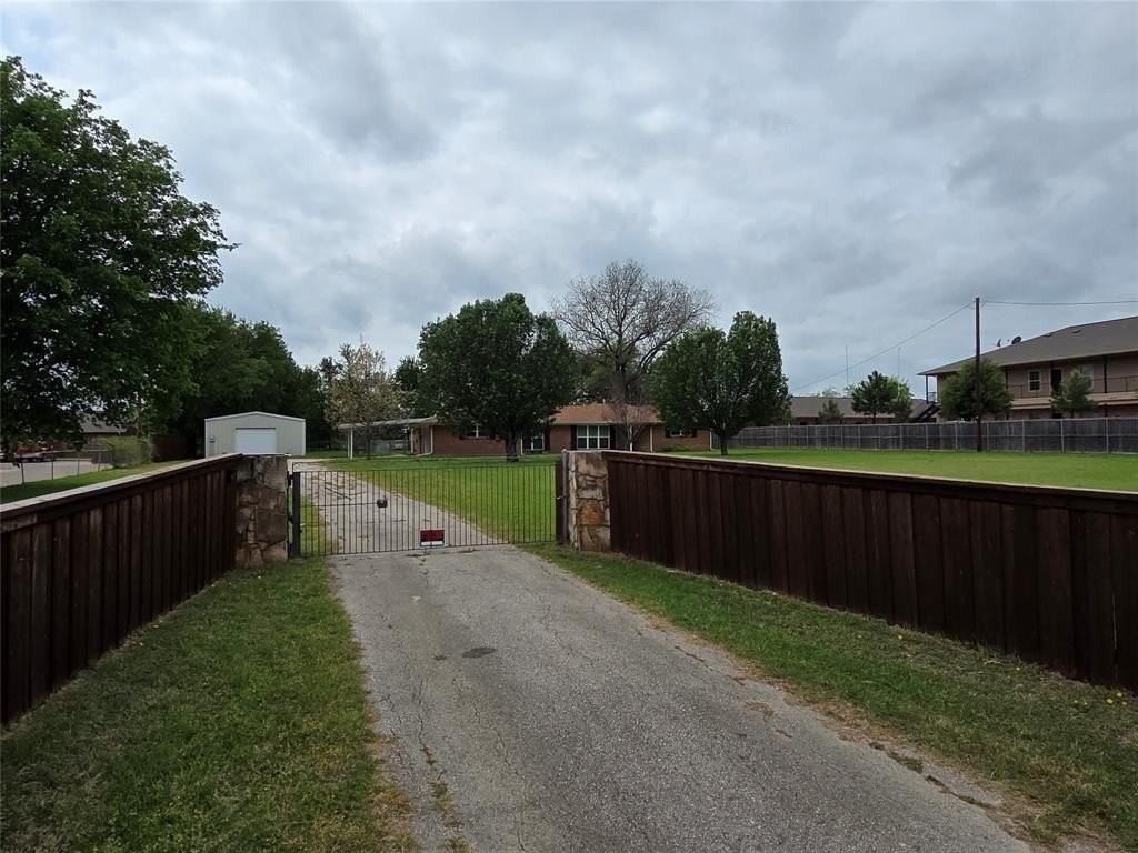 901 W Main St - Photo 3 of 22