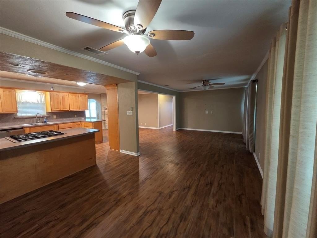 901 W Main St - Photo 7 of 22