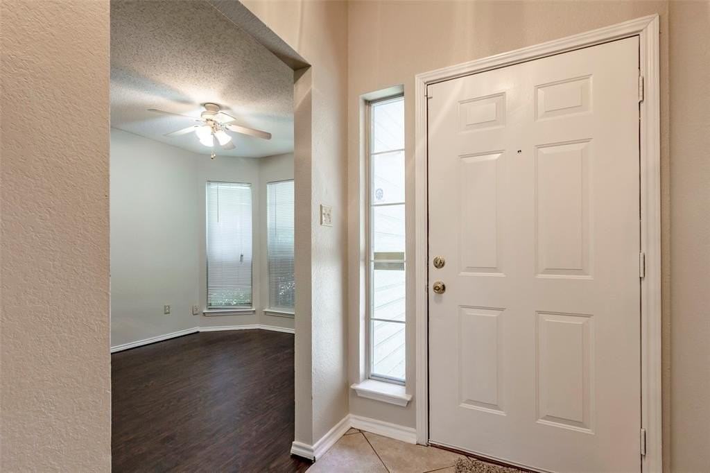 845 Applewood Dr - Photo 4 of 26