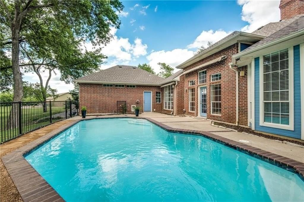 3227 Preston Hills Cir - Photo 4 of 40