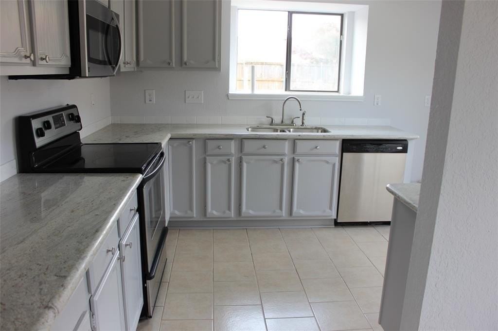 812 Shannon Dr - Photo 3 of 20