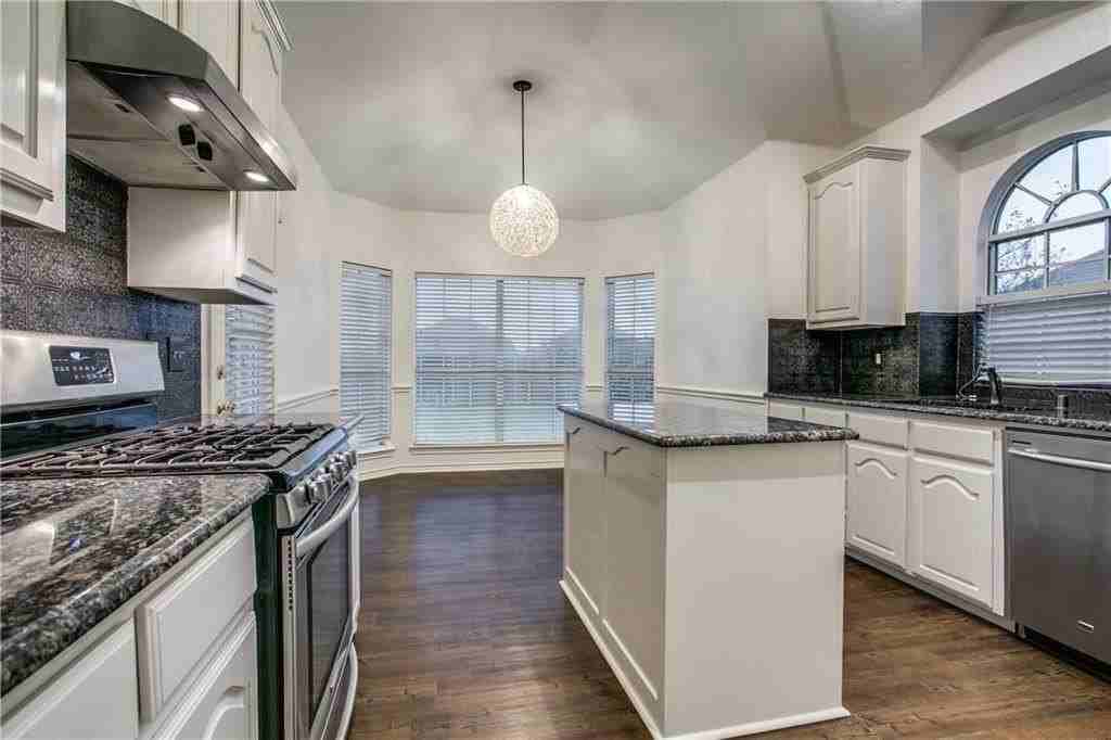 2105 Cardinal Dr - Photo 4 of 13