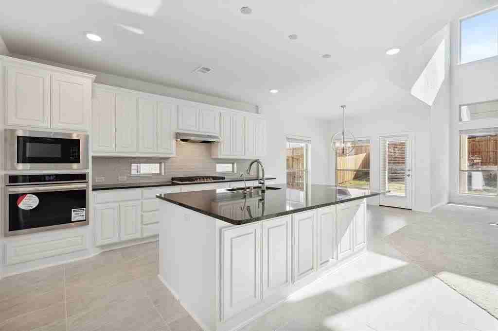 5604 Winona Ln - Photo 6 of 40