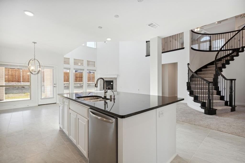 5604 Winona Ln - Photo 7 of 40