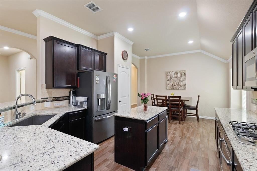 16609 Lincoln Park Ln - Photo 7 of 18