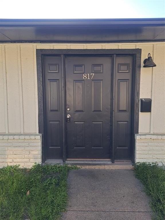 817 Bluebird Dr - Photo 2 of 13