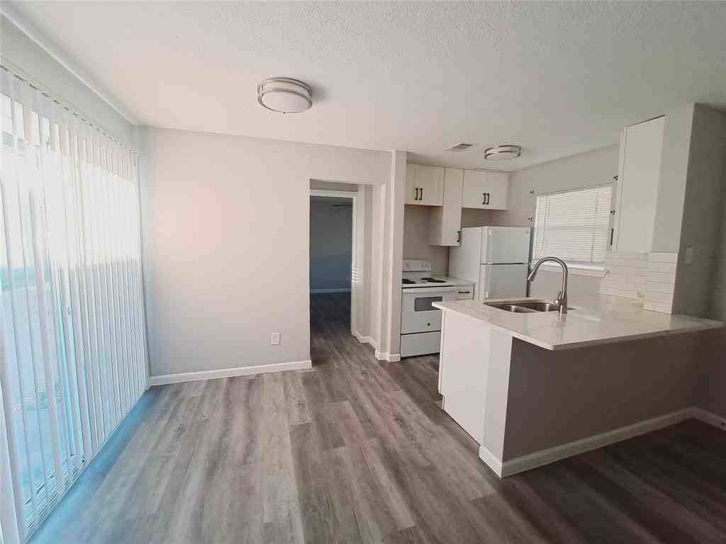 817 Bluebird Dr - Photo 3 of 13