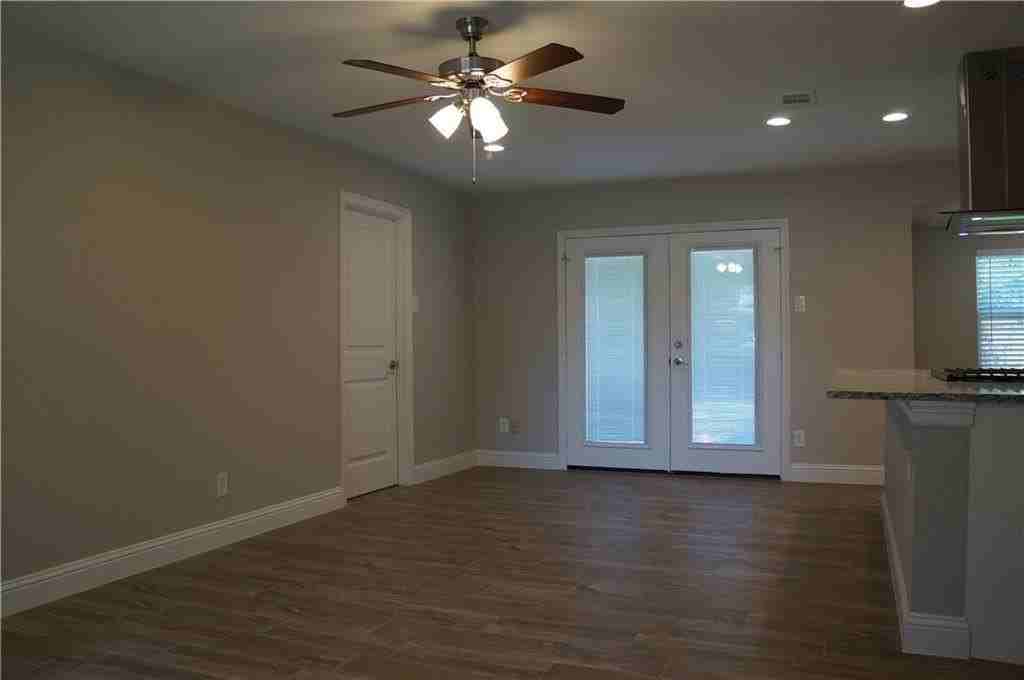 408 Salem Dr - Photo 3 of 11