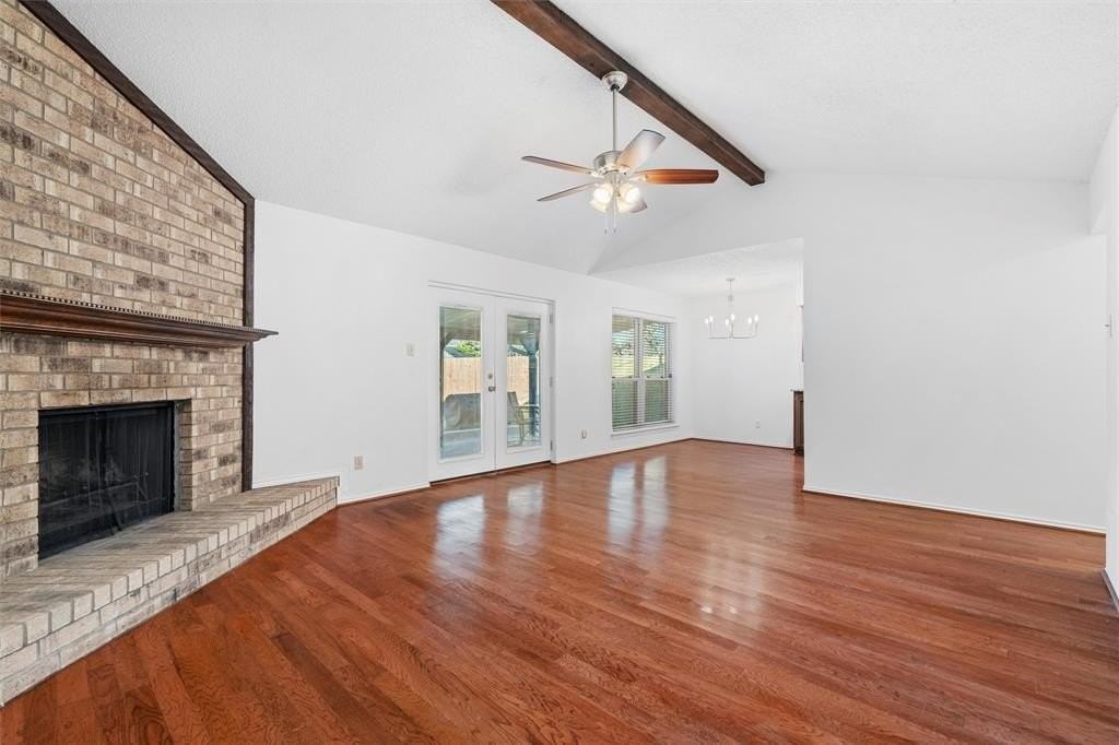 921 Red Oak St - Photo 3 of 16