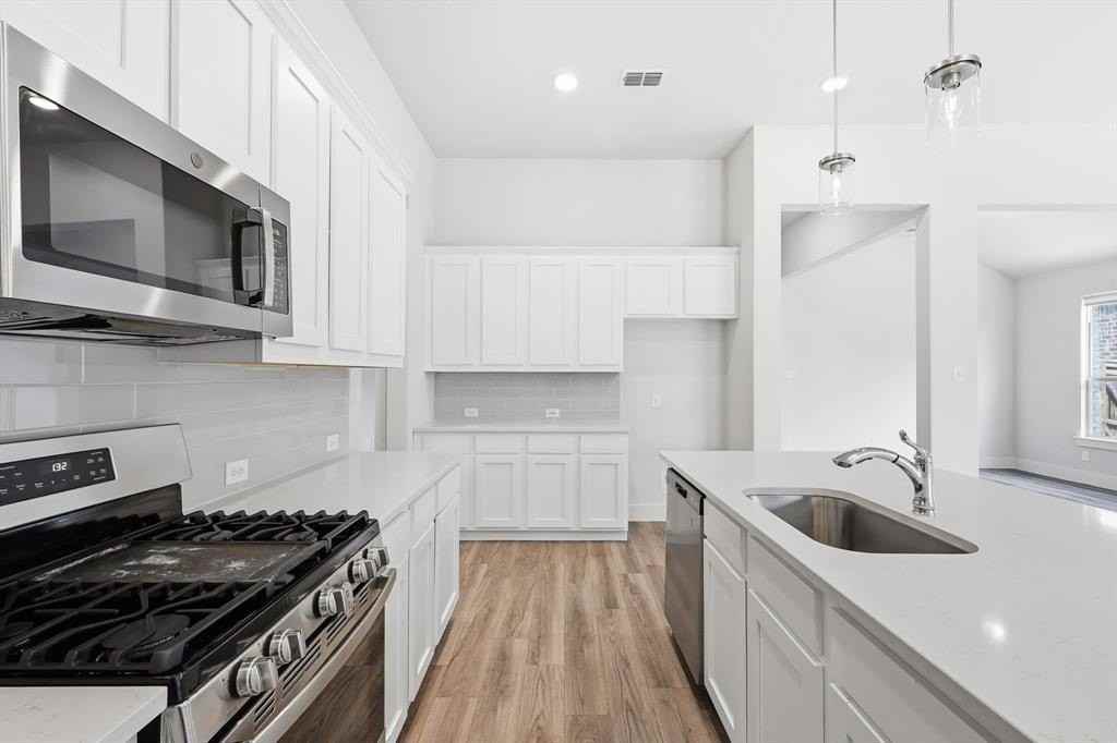 1861 Arbor Dr - Photo 4 of 26