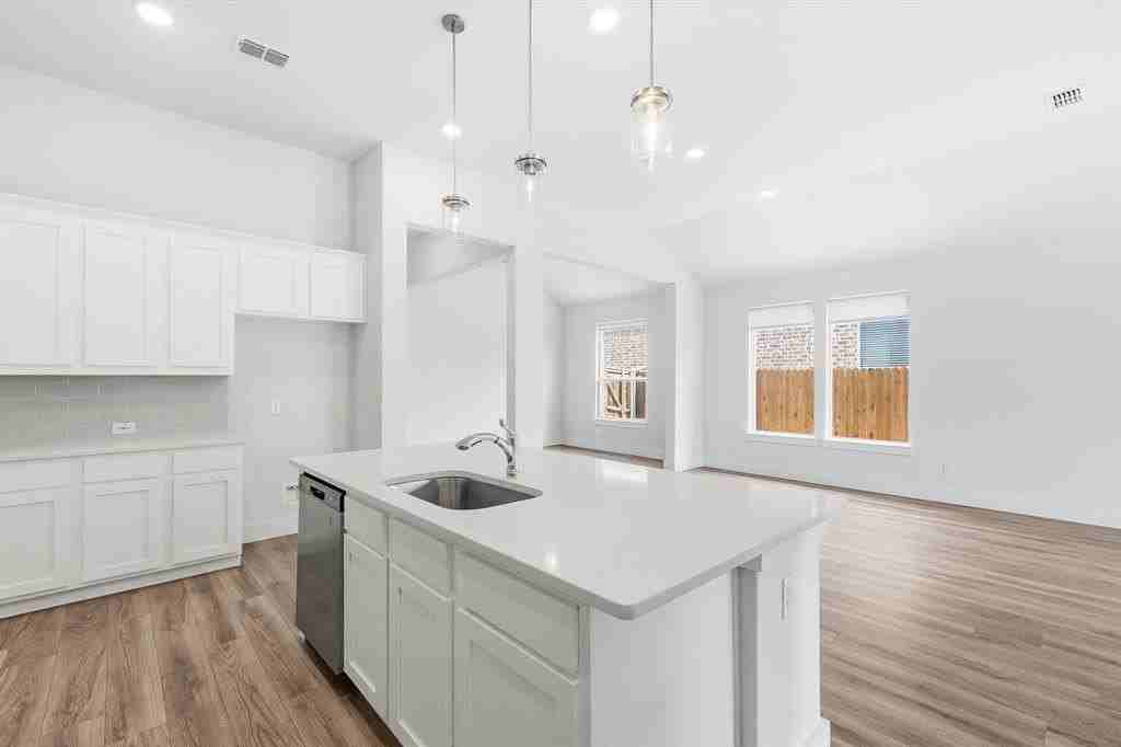 1861 Arbor Dr - Photo 6 of 26