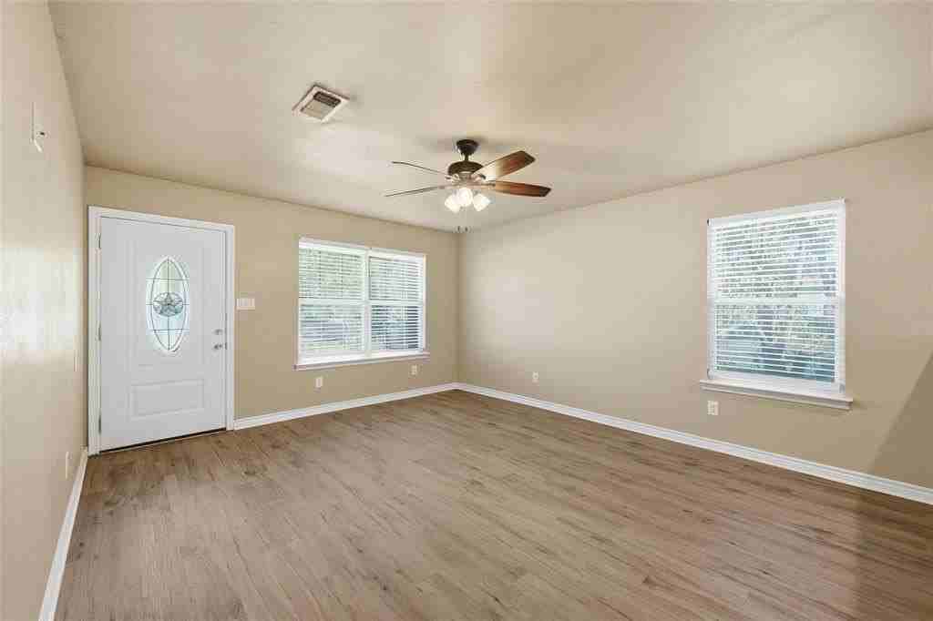 728 W Walker St - Photo 2 of 18