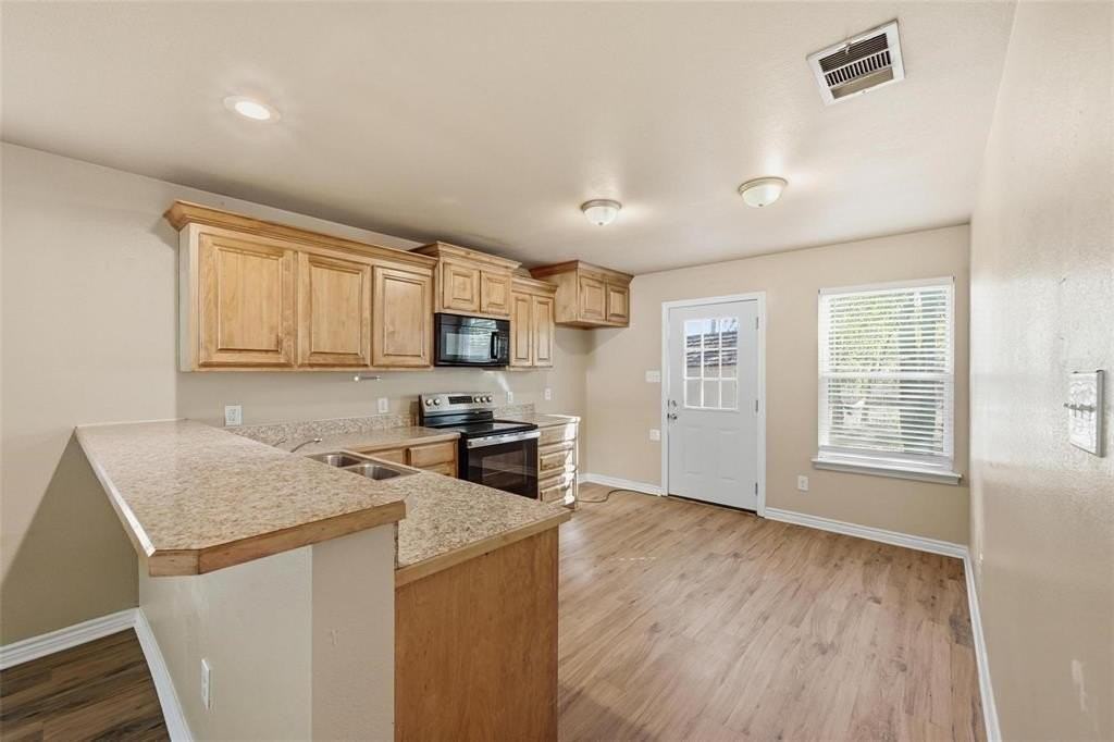 728 W Walker St - Photo 7 of 18