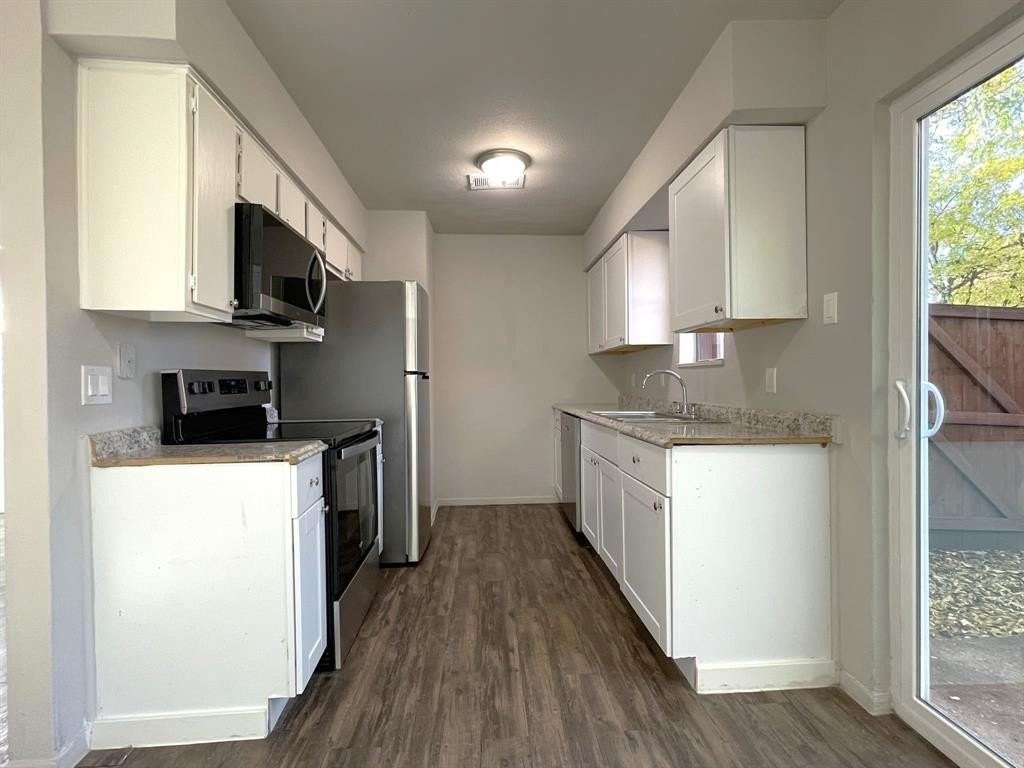 2105 Knoll Crest Dr - Photo 4 of 14