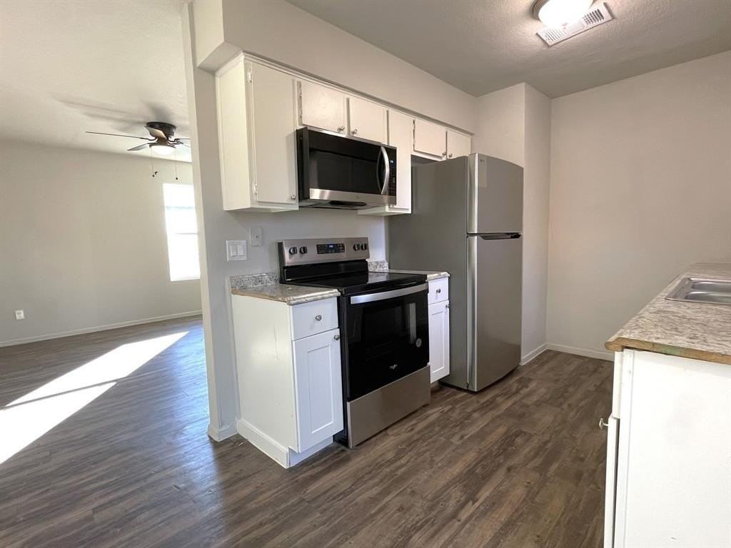 2105 Knoll Crest Dr - Photo 5 of 14