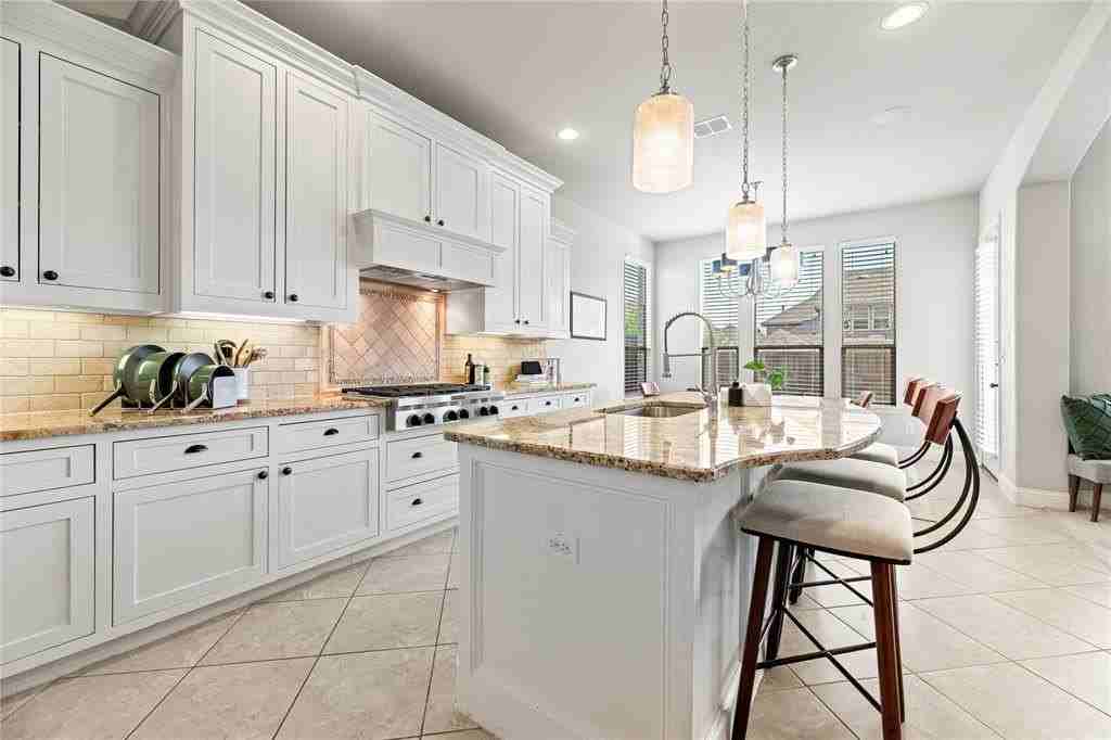 4611 Acacia Pkwy - Photo 4 of 39