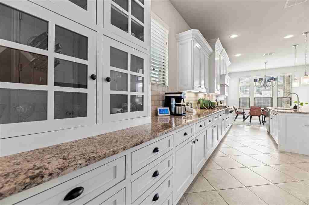 4611 Acacia Pkwy - Photo 5 of 39