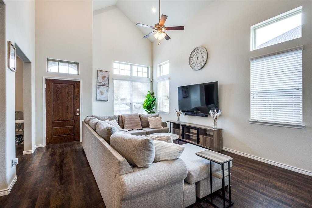 2440 Opaline Dr - Photo 4 of 25