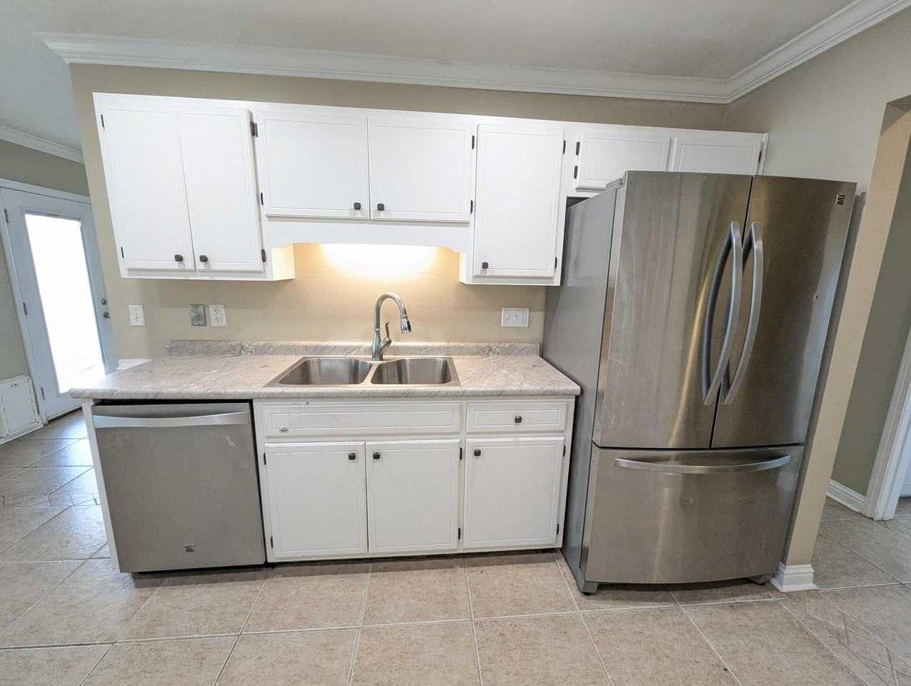 437 Bridgewater Ct - Photo 7 of 26