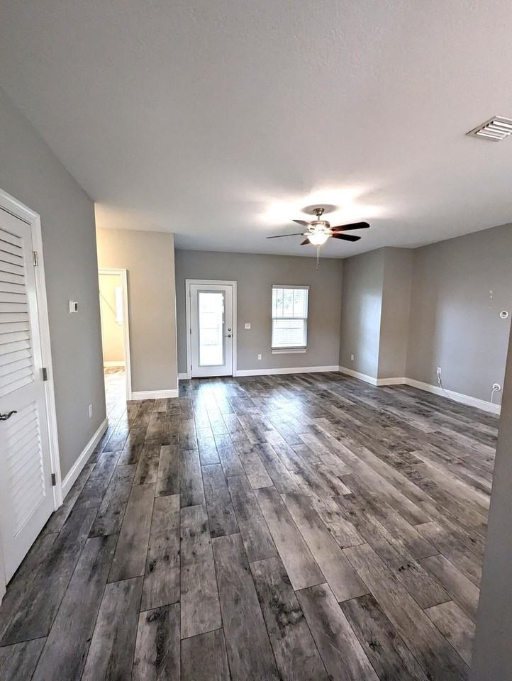 2164 Wind Trace Rd N - Photo 2 of 20