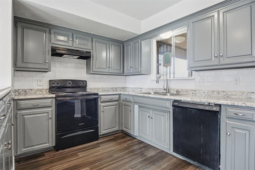 11317 N Florida Ave - Photo 3 of 11