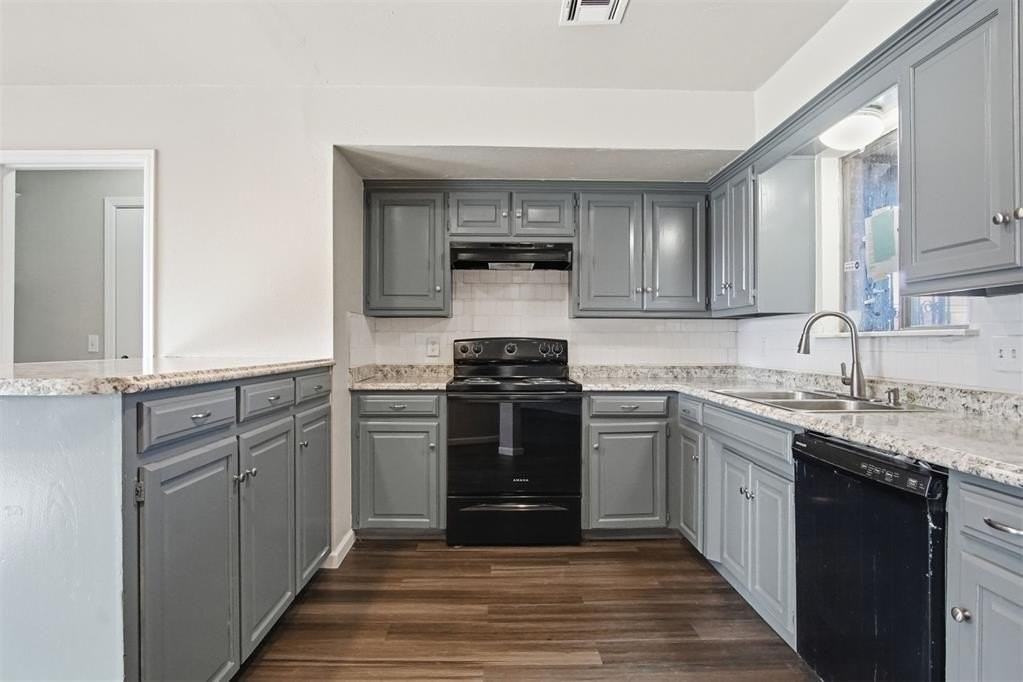 11317 N Florida Ave - Photo 4 of 11