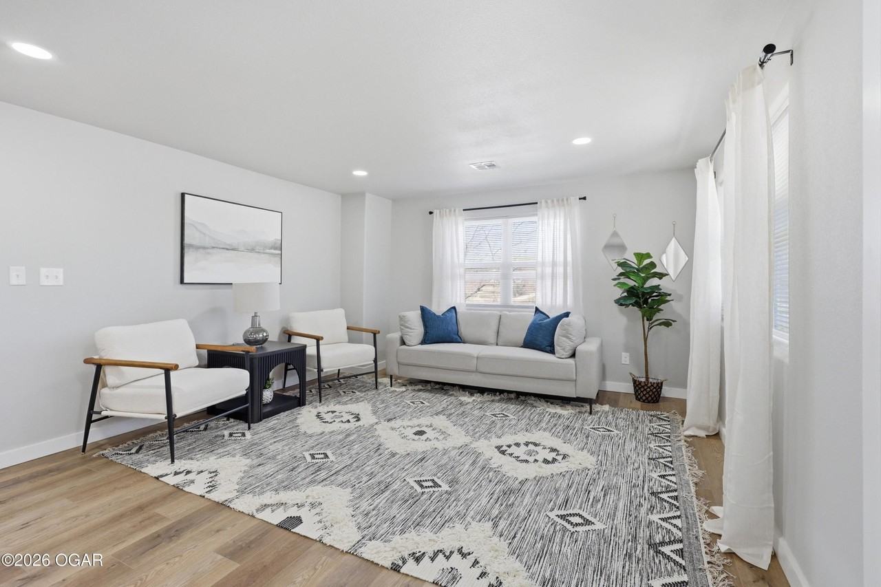 1028 Woodland Ave - Photo 2 of 12