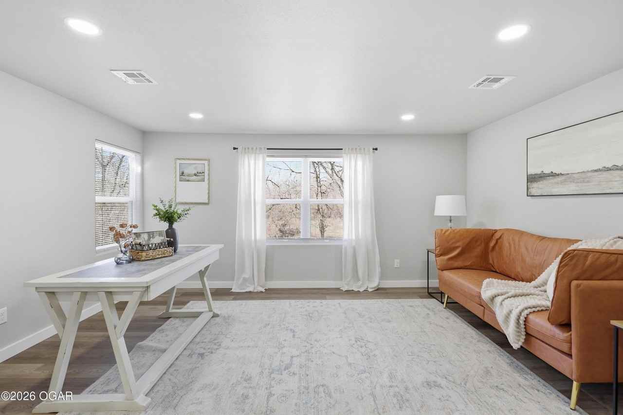 1028 Woodland Ave - Photo 4 of 12