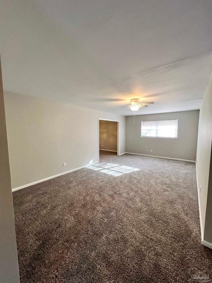 203 Priscilla Dr - Photo 3 of 14