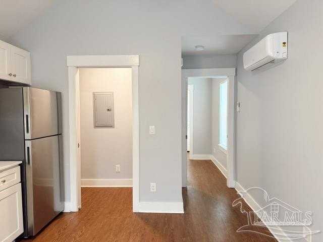2051 W Blount St Ste 6 - Photo 4 of 9