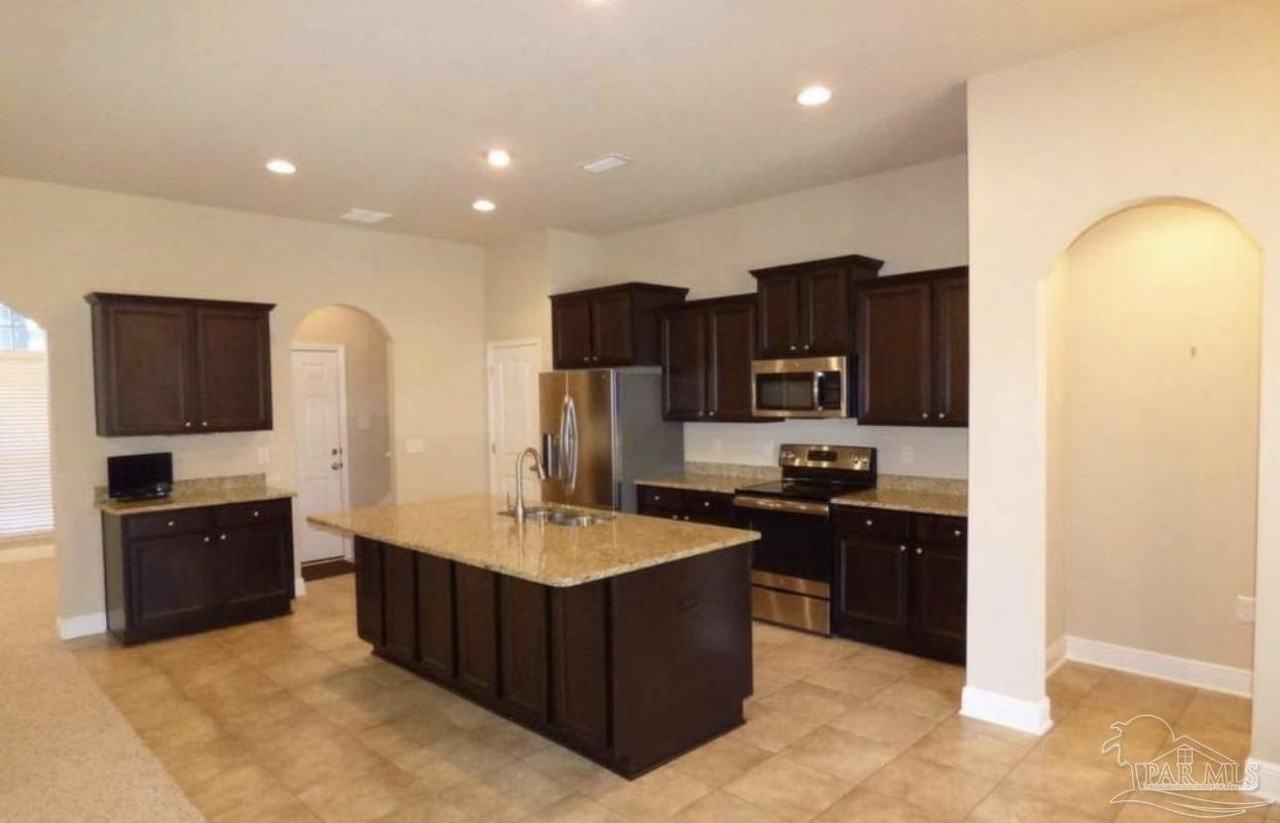 4137 Tamworth Ct - Photo 3 of 11