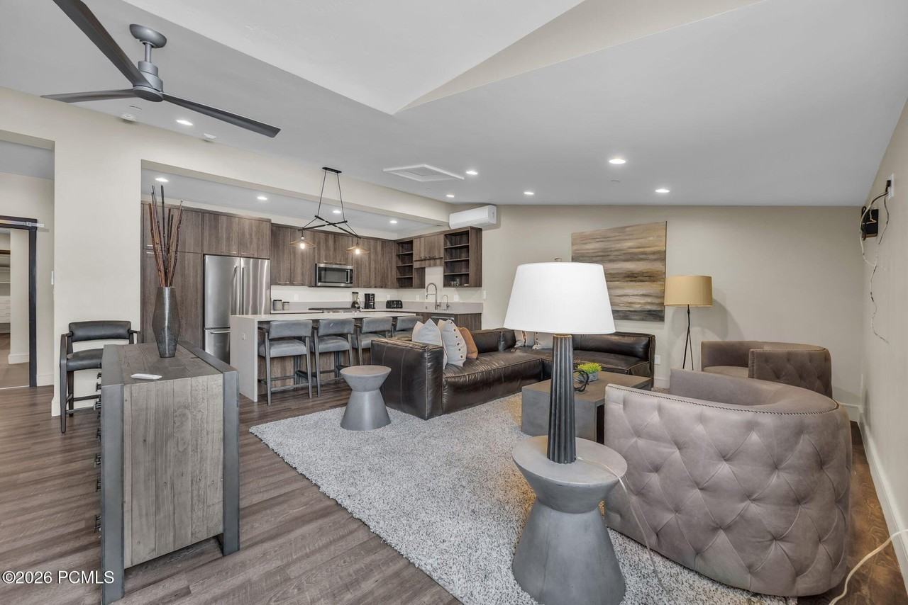 1200 W Lori Ln Ste C15 - Photo 2 of 20