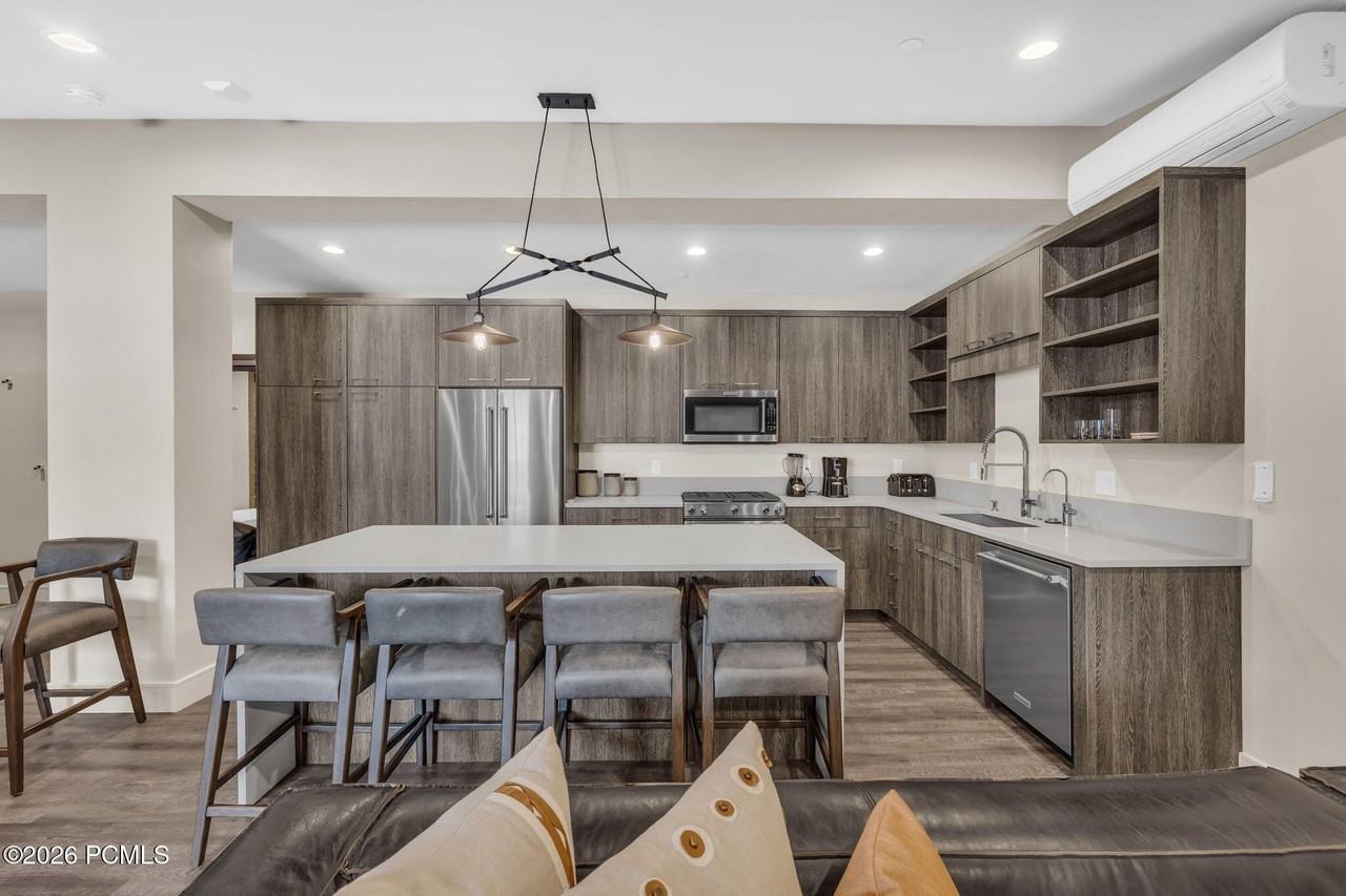 1200 W Lori Ln Ste C15 - Photo 3 of 20