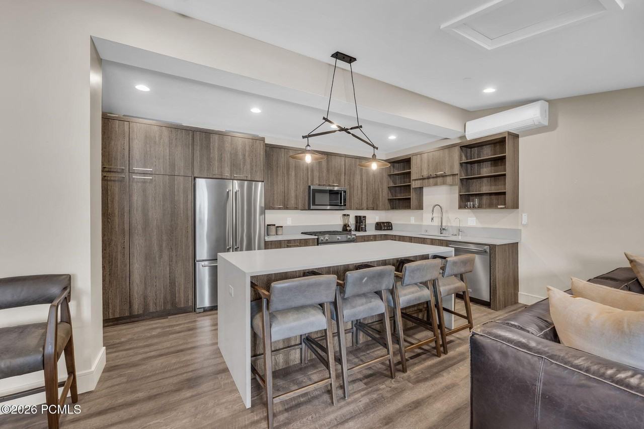 1200 W Lori Ln Ste C15 - Photo 4 of 20