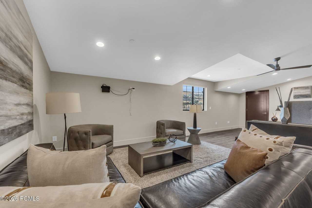 1200 W Lori Ln Ste C15 - Photo 6 of 20