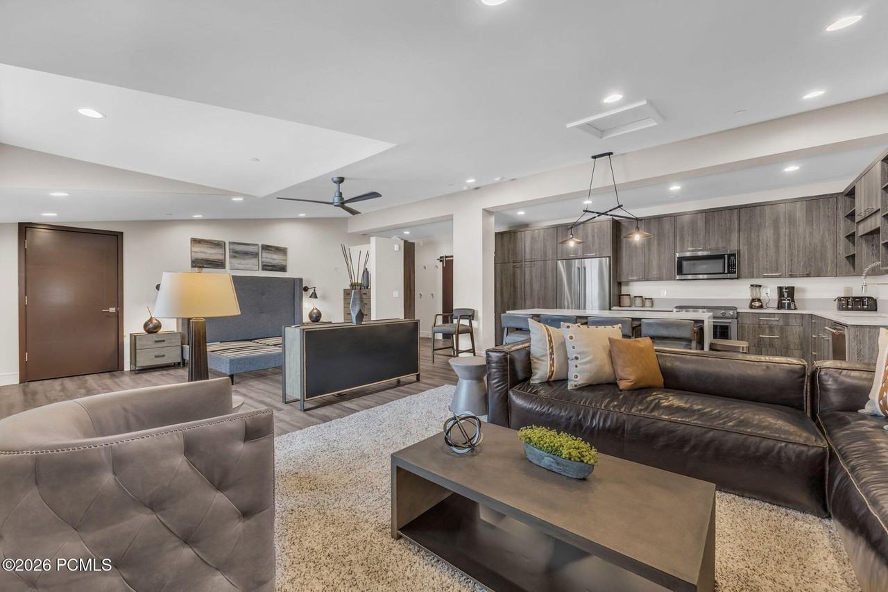 1200 W Lori Ln Ste C15 - Photo 7 of 20