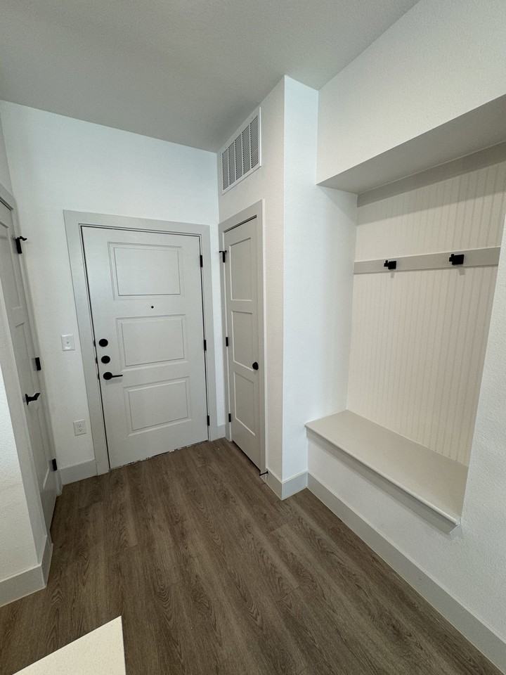 Laughlin Ln #817 - Photo 2 of 8