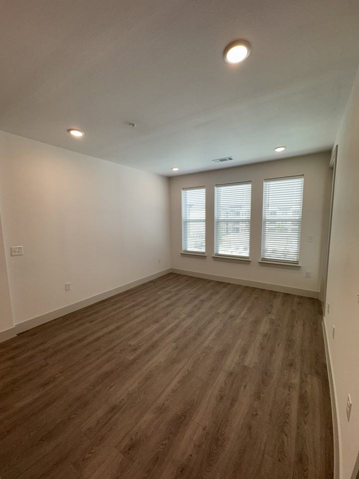 Laughlin Ln #817 - Photo 4 of 8