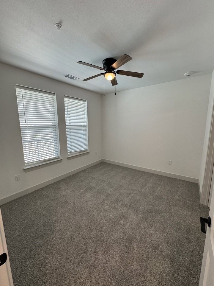 Laughlin Ln #817 - Photo 5 of 8