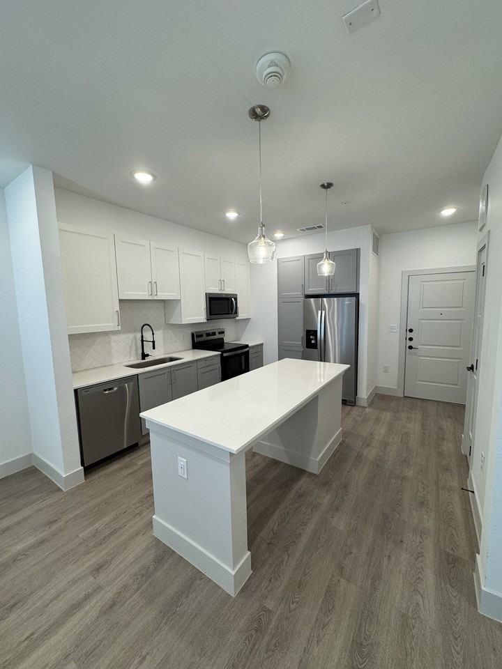Laughlin Ln #816 - Photo 3 of 8