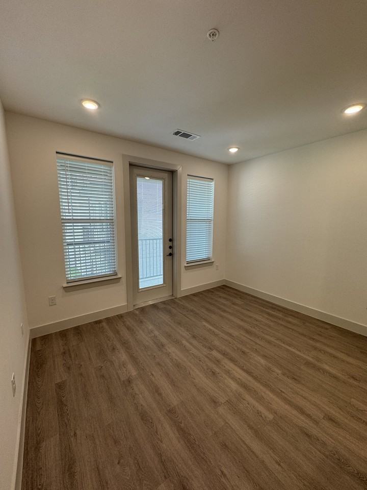 Laughlin Ln #816 - Photo 4 of 8