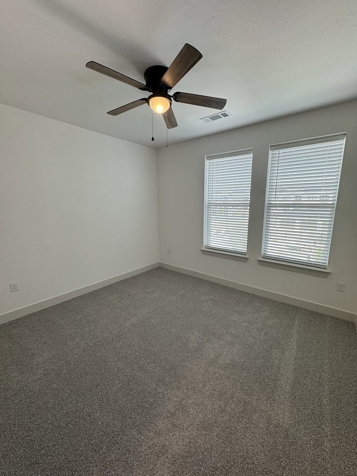 Laughlin Ln #816 - Photo 5 of 8