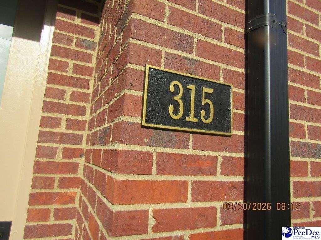 315 Railroad Ave - Photo 2 of 20