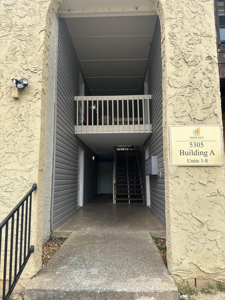 5305 Highway 58 - Photo 2 of 10