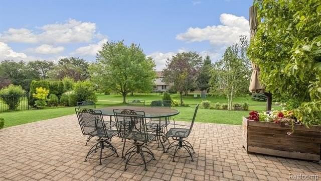 7164 Millrock Ave - Photo 4 of 40