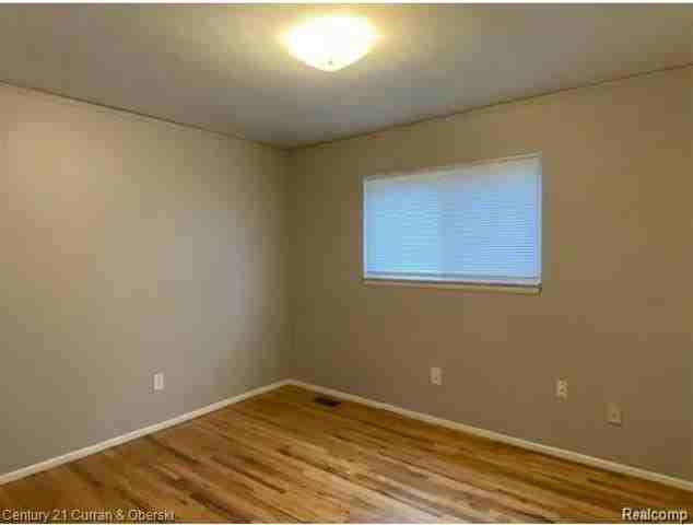 467 S Marie St - Photo 3 of 9