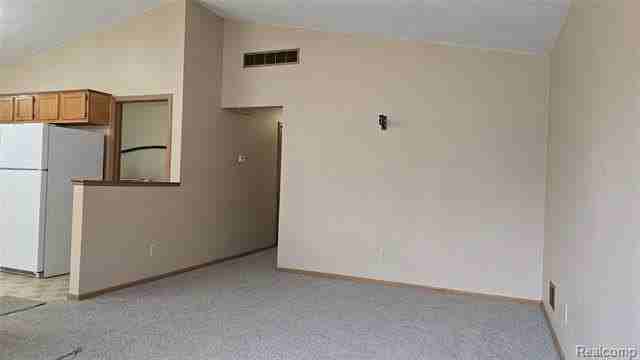 803 E Meyers Ave - Photo 4 of 24