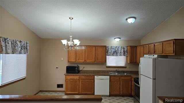 803 E Meyers Ave - Photo 5 of 24