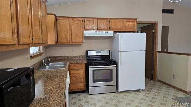 803 E Meyers Ave - Photo 6 of 24